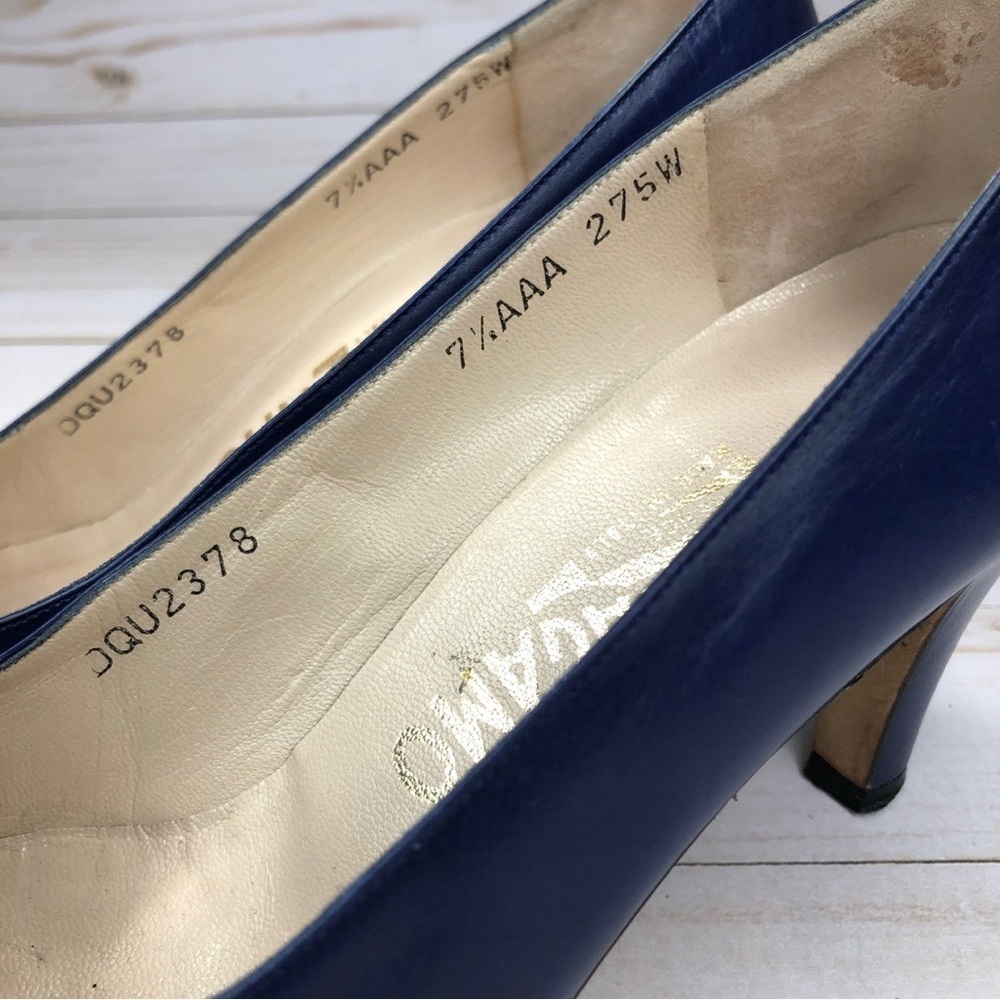 Salvatore Ferragamo Vintage Blue Snake Print Pumps Heels Sz 7.5AAA - Picture 9 of 16